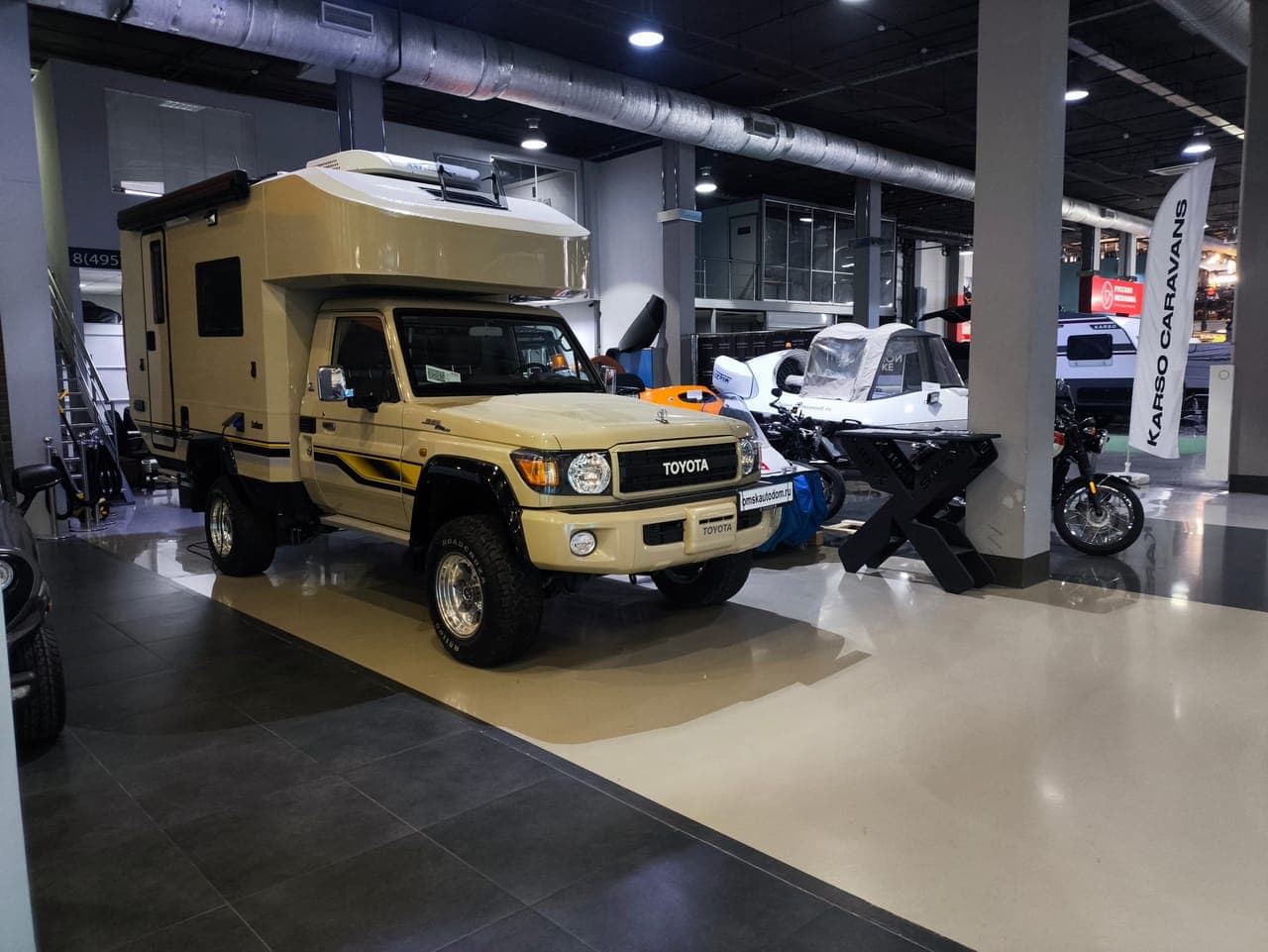 Шоурум VEKTOR: Toyota Land Cruiser 70 с экспедиционным кемпером